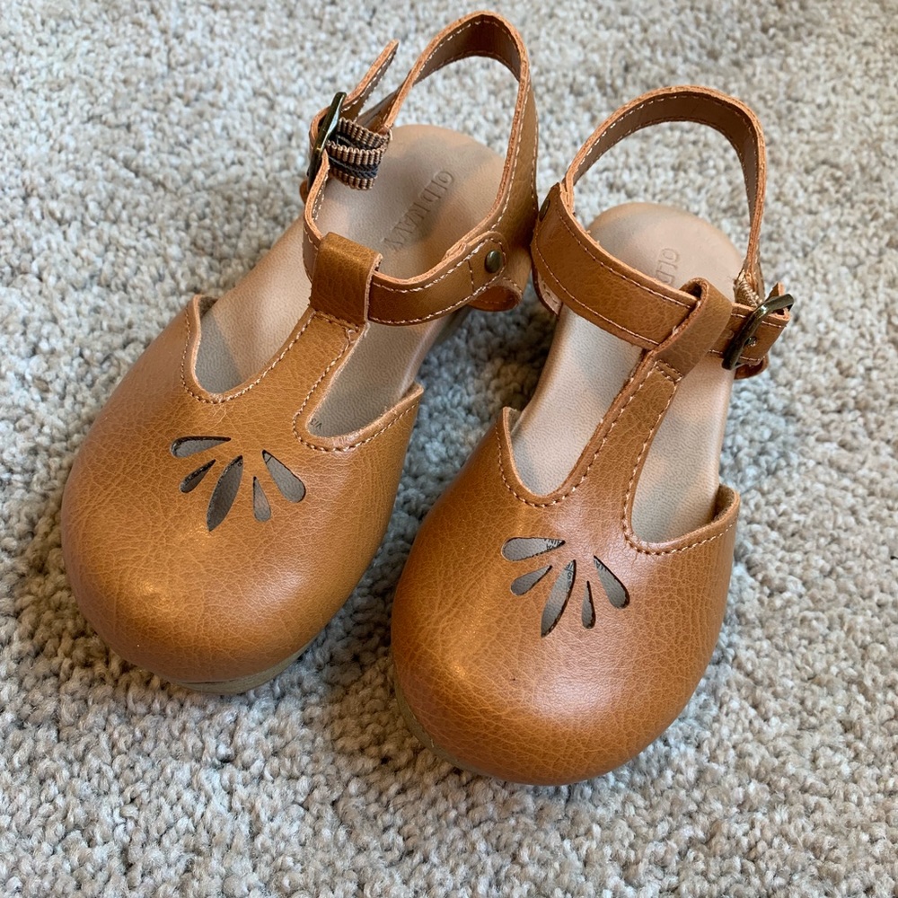 Size 8 Old Navy clogs